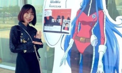 深津さくらネイビーのシャツ