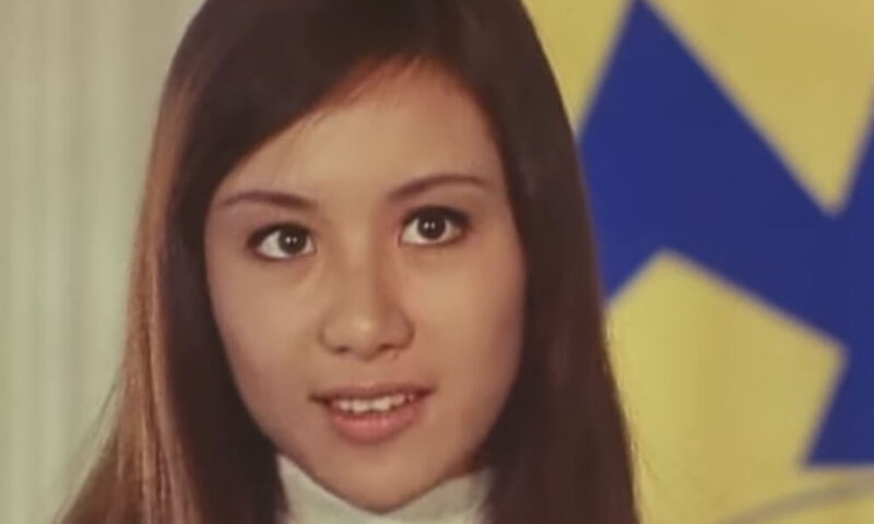 奈美悦子やや上目遣い
