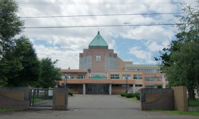 白樺高等学校の校舎