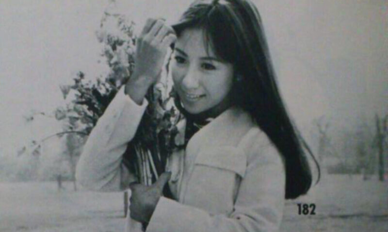 奈美悦子モデル撮影花束