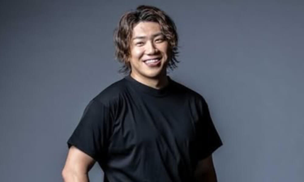 平野裕志朗黒のTシャツ姿