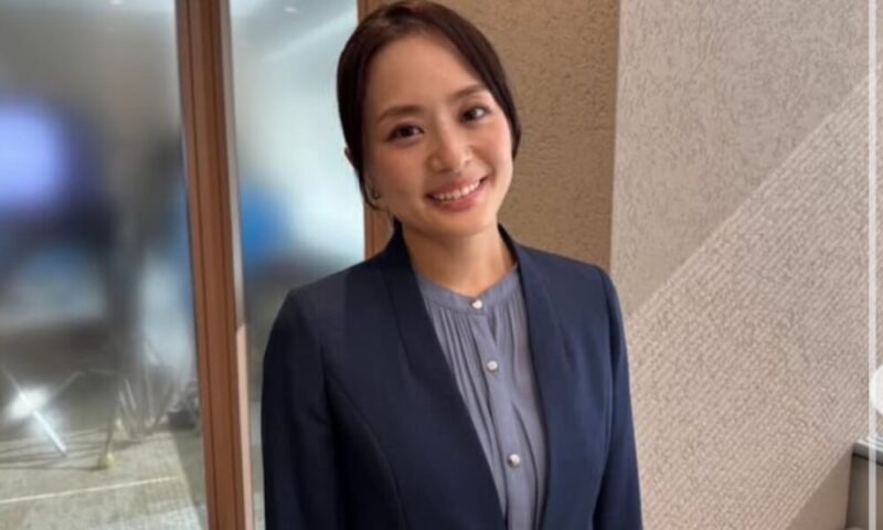 椙山さと美-ネイビージャケット
