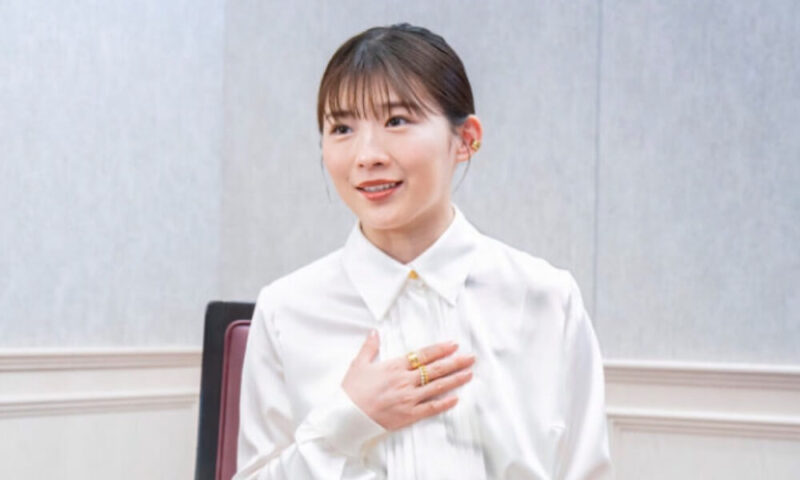 伊藤沙莉-白いシャツ