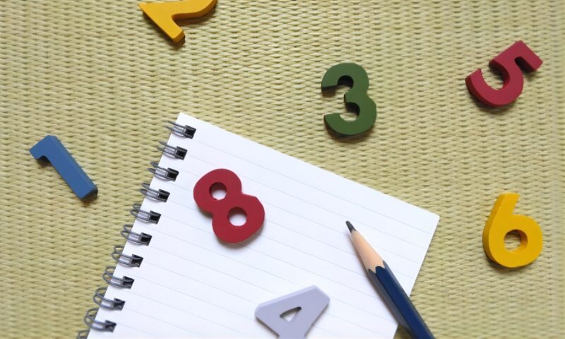 ノートとバラバラの数字