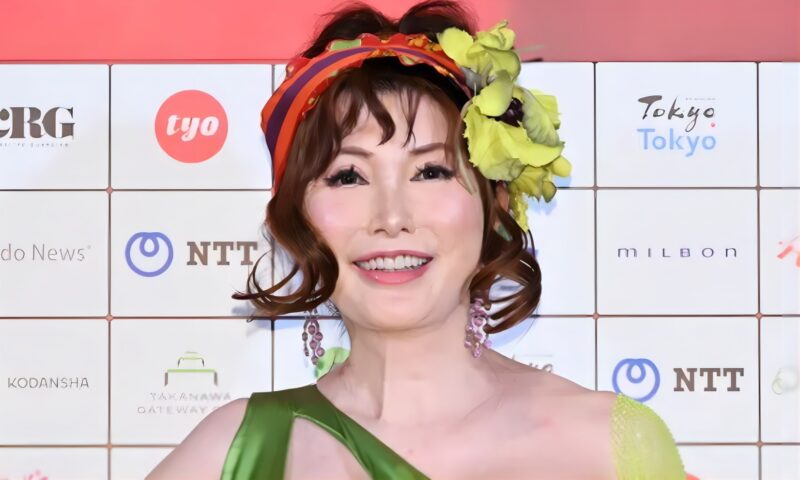 叶美香　黄緑のドレス姿