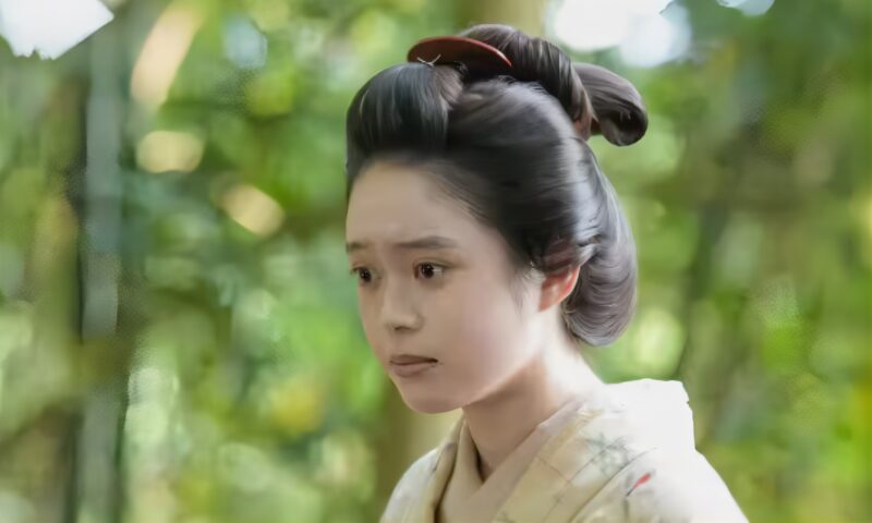 高石あかりばけばけ松野トキ役着物を着ている横顔