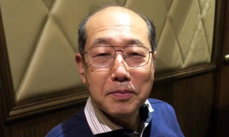 桐谷広人ネイビーのセーター