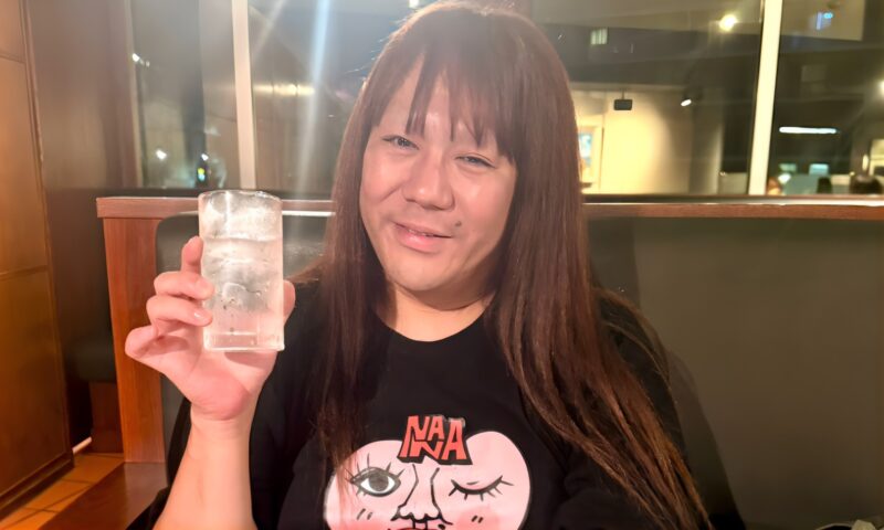 藤沢なな(もんじょり)とグラス