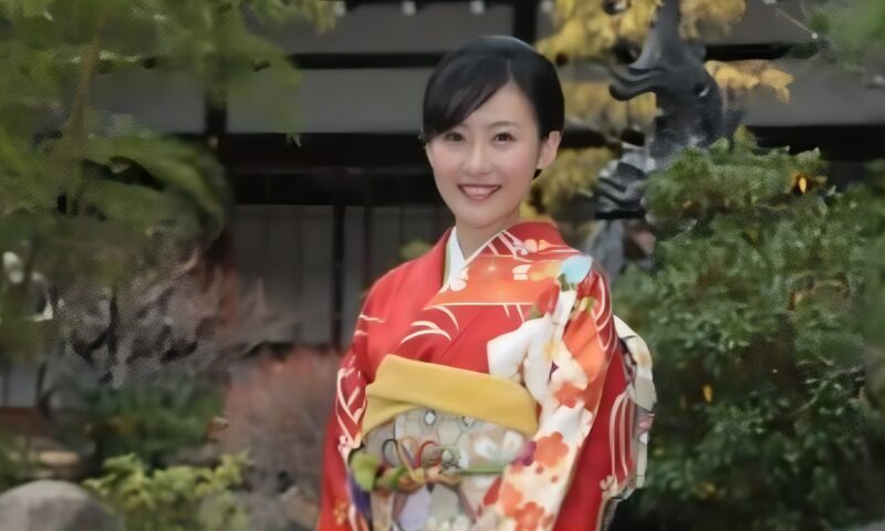 前田亜季大阪天満宮赤い着物姿