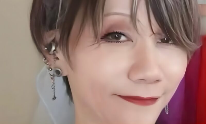 社会派漫画家榎本由美さんプロフィール画像