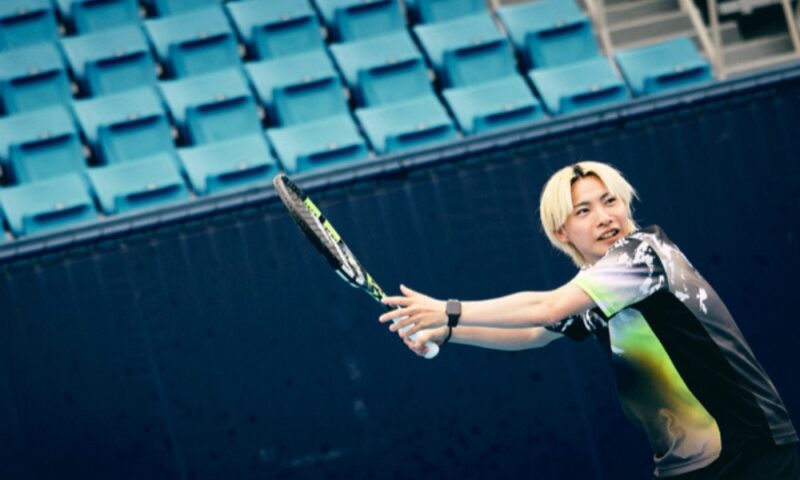 宮川楓雅のテニス練習風景