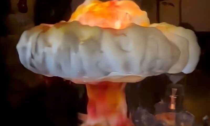 aespaニンニンが投稿したキノコ雲型ランプ