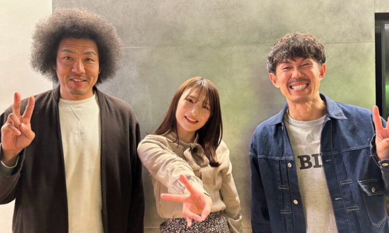 バラエティ番組収録後に笑顔でピースサイン二瓶有加とメンバー集合写真