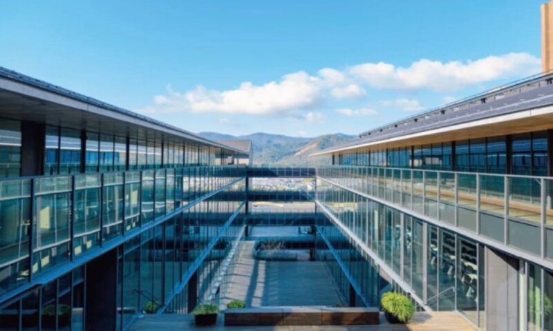 お笑いコンビたくろう赤木裕の出身大学 京都産業大学経営学部