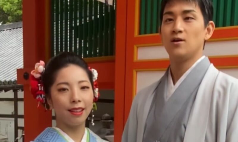 和装姿のりくりゅうペア(三浦璃来・木原龍一)のツーショット|結婚を連想させる衣装