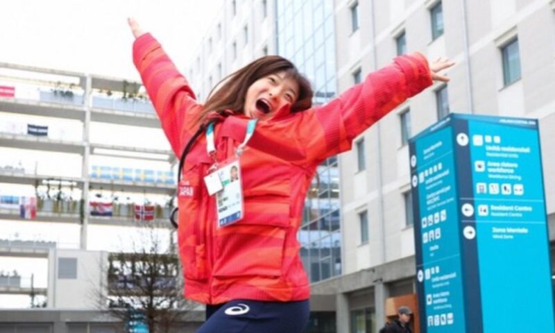 坂本花織さんミラノ選手村にてジャンプ