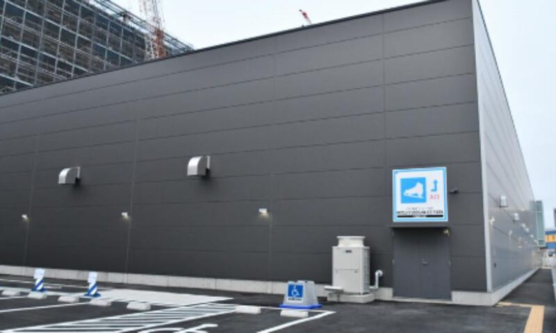 南船橋にある三井不動産アイスパーク船橋の外観、1年中利用できる屋内スケートリンク施設