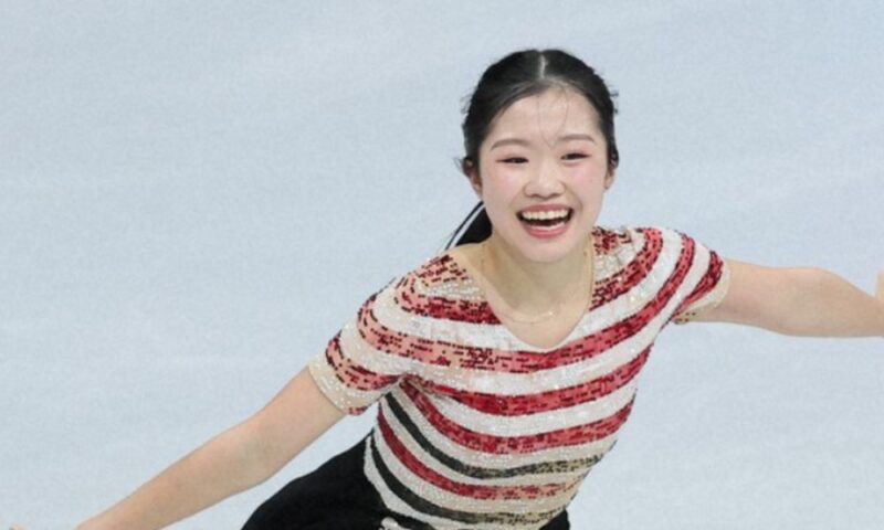 ミラノ五輪女子SPでトリプルアクセル成功後に笑顔を見せる中井亜美