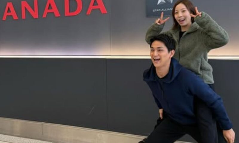 りくりゅう(三浦璃来・木原龍一)が空港で笑顔を見せるオフショット