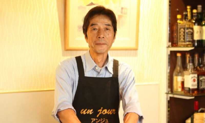 高比良くるまの実家の店とされる高円寺「アンジュ」の店主