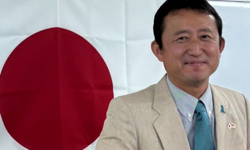 小坂英二(保守党)と日本の国旗