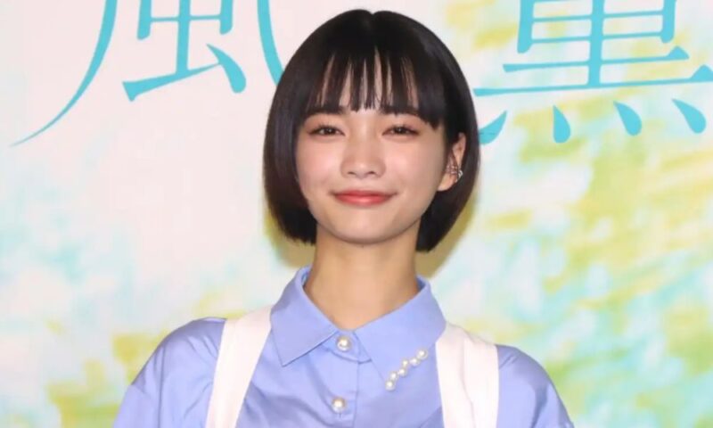 イベント会場で撮影された見上愛のポートレート写真