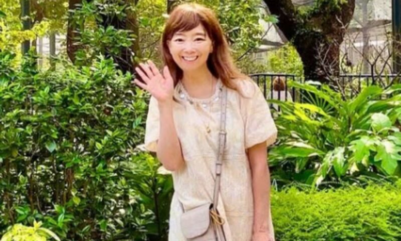 アグネス・チャンの現在の近影（散歩中に撮影された全身写真）