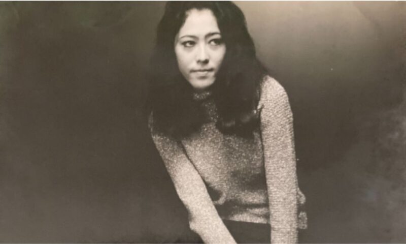 浅野順子10代の頃の貴重な写真。横浜の伝説的美少女グループ『クレオパトラ党』に所属していた当時の近影