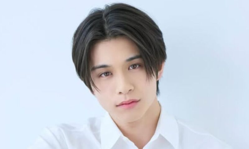 岩崎碧さんの爽やかな印象の顔写真（白シャツ・ナチュラルな表情）