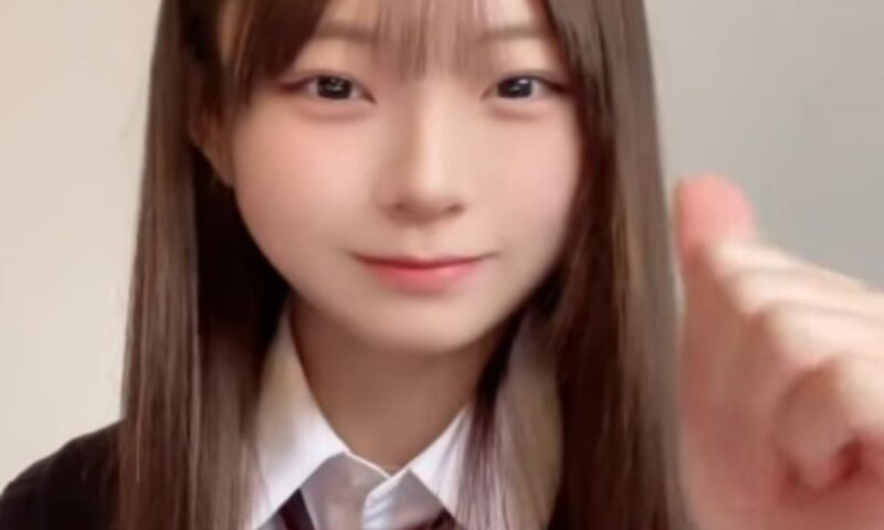 インスタグラムに投稿された、制服姿の椎名彩晴（いろは）