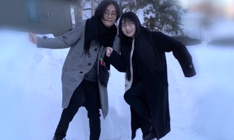和田輪と元旦那・白石倖介さんの顔がわかる雪の中のツーショット画像